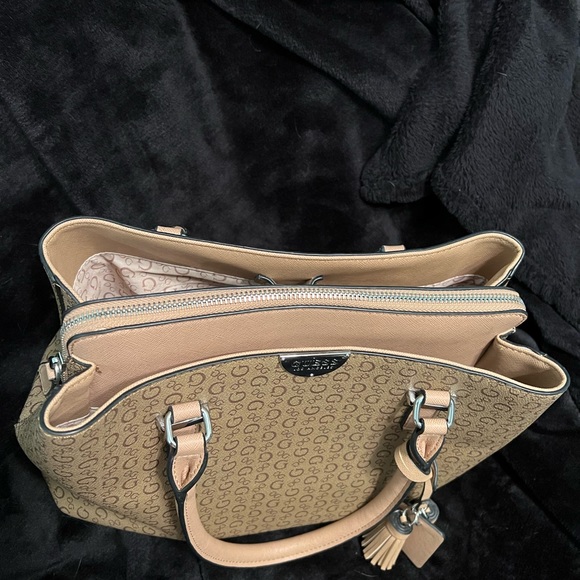 GUESS Purse - Picture 5 of 6